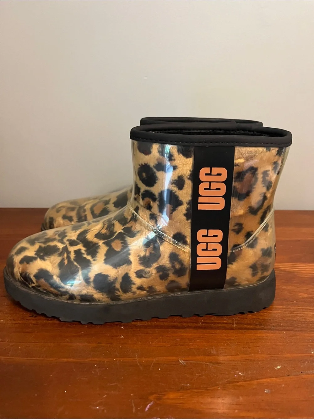 UGG Women's Classic Clear Mini, Size 10